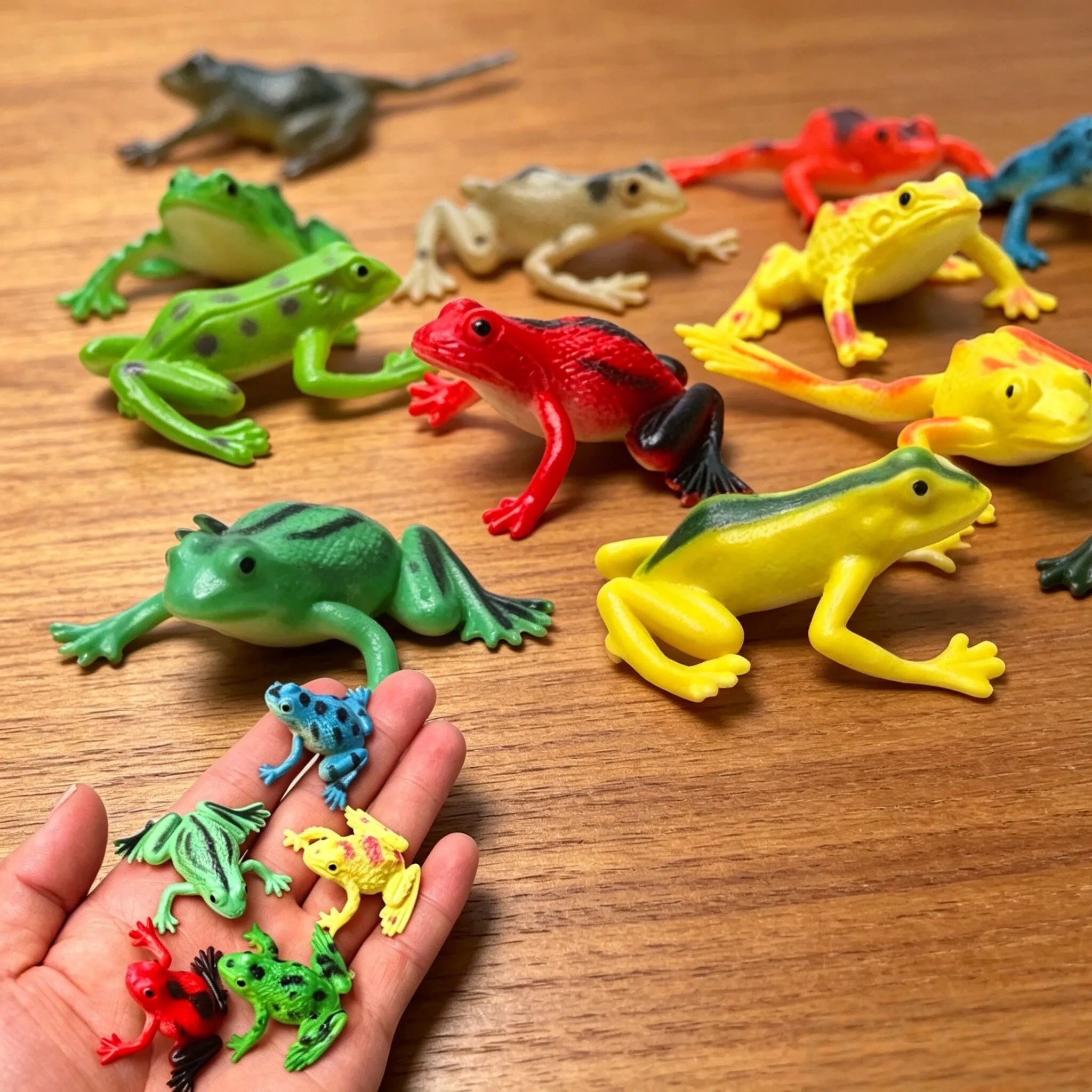 Science And Hobby - 12 Buah Patung Katak Realistis Mainan
